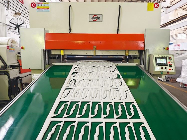 Full Automatic Soft Trims Heating Cutting Machine