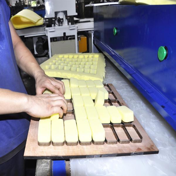 Tekan Keratan Buih